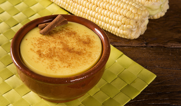 Antes mesmo da Festa Junina chegar, eu já estava fazendo esse curau de milho verde tradicional e irresistível