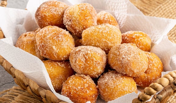 Bolinhos de maçã caseiros: uma receita fácil e fofinha para um lanche da tarde com cafezinho