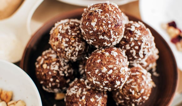 Como fazer trufas de aveia e chocolate: TudoGostoso ensina receita de uma sobremesa doce e saudável com 4 ingredientes
