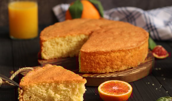 Nem sempre o problema é o forno: o erro que faz o bolo solar no meio e como evitar de uma vez por todas