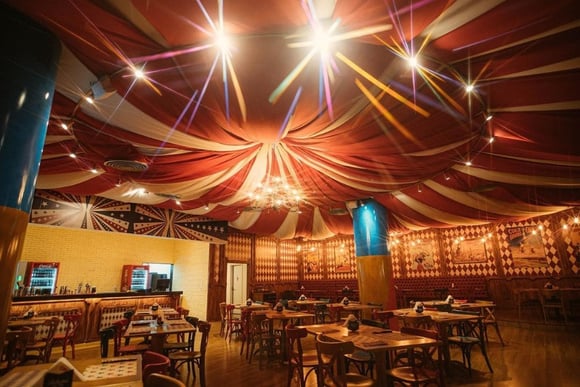 Você se sente dentro de um picadeiro assim que entra no restaurante (Créditos: reprodução Instagram Circus Trattoria)
