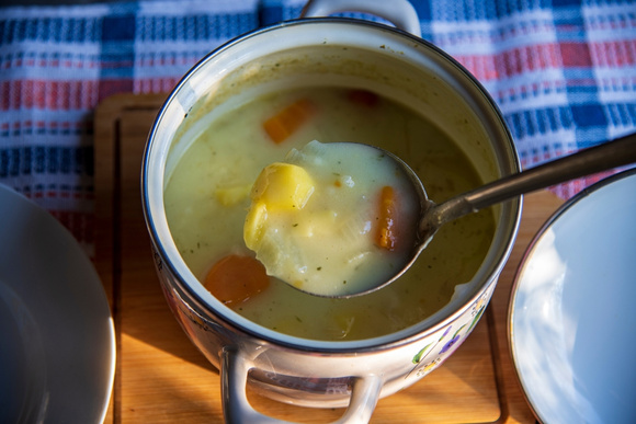 Quando o frio aperta, essa sopa de carne com creme de batata do TudoGostoso é a primeira receita que faço
