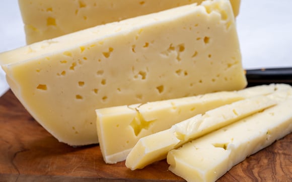 Como fazer queijo cremoso caseiro sem coalho: a receita que pouca gente conhece e é fácil de fazer