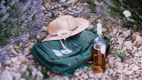 Estas mochilas te permitirão levar vinho para qualquer lugar