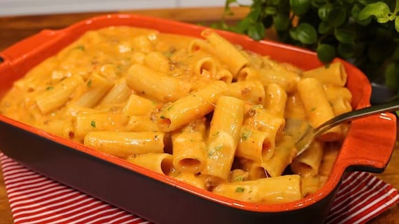 Receita de macarrão cremoso de panela de pressão que fica pronta em menos de 30 minutos: almoço ou jantar perfeito para quem não quer ficar na cozinha