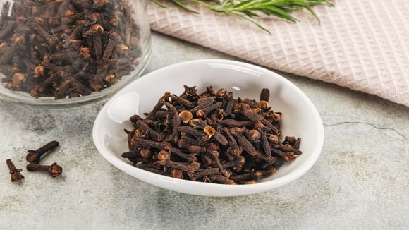 Como comer um único cravo por dia pode melhorar a saúde do coração e controlar o colesterol naturalmente