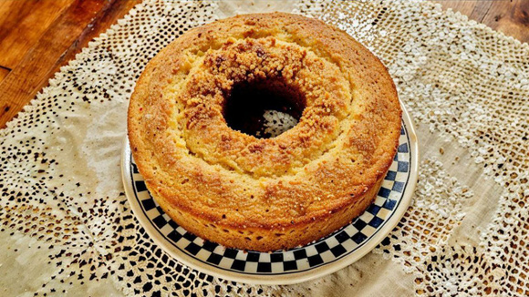 O bolo de fubá é econômico e muito fácil de fazer para esse dia especial (Créditos: TudoGostoso/Tania Queiroz)