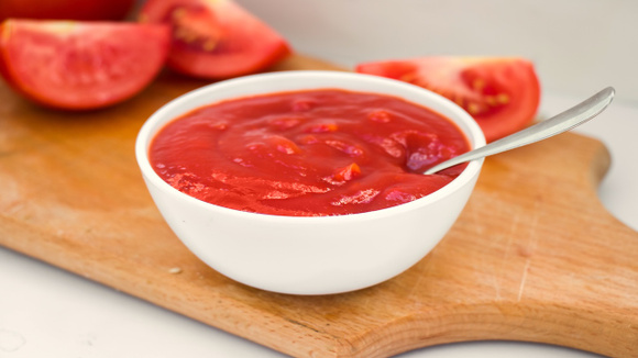 Não compro mais ketchup no mercado depois que aprendi a fazer essa versão caseira: te conto o segredo para não ficar parecendo molho de tomate