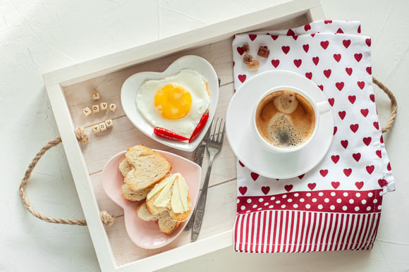Receitas para o Dia dos Namorados: como montar um café da manhã na cama fácil e acordar o seu amor de um jeitinho delicioso