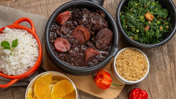 Vai fazer feijoada de São Jorge? Aprenda a calcular a quantidade certa para a sua celebração!