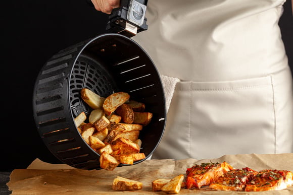 Nem purê, nem frita: inove nas receitas com a batata sauté na airfryer; fica bem douradinha!