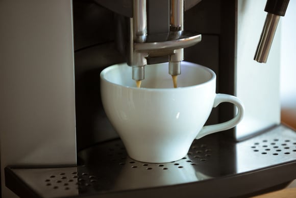 Há dois anos, comprei uma cafeteira expresso. Eu gostaria que alguém tivesse me dito que eu também precisava desses acessórios