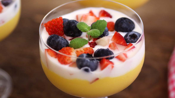 A sobremesa gelada perfeita é esse creme de manga com iogurte: sempre me pedem para fazer de novo (muito cremosa!)