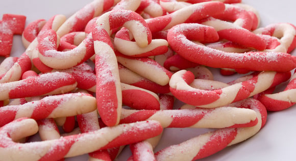 Como fazer biscoitos de bengala de Natal: uma receita clássica para adoçar as festas de fim de ano
