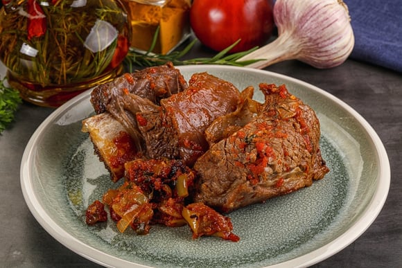 A receita de costela na pressão que deixa a carne desmanchando e suculenta (sem usar água!) para o almoço de domingo