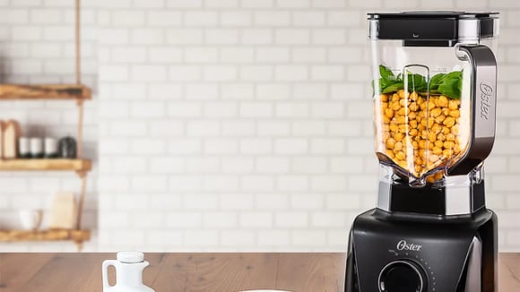 Liquidificador Oster de 1400 W e 3,2 litros está com 49% de desconto no 10.10 Mercado Livre