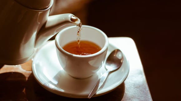 Por que escolher chá em vez de café: "O chá ajuda a manter a energia de forma mais estável, sem picos ou quedas bruscas."