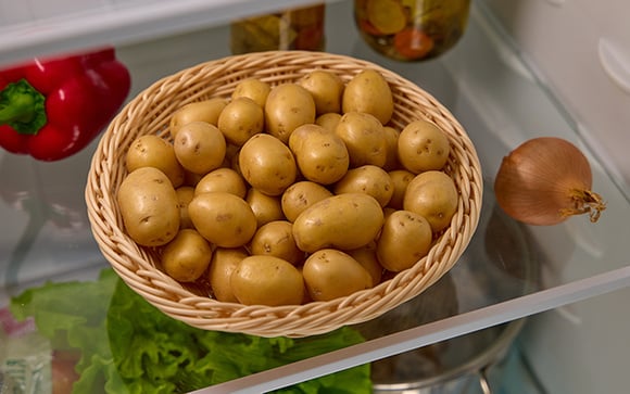 Batatas podem durar semanas sem brotar se forem armazenadas no lugar certo: descubra o segredo no TudoGostoso
