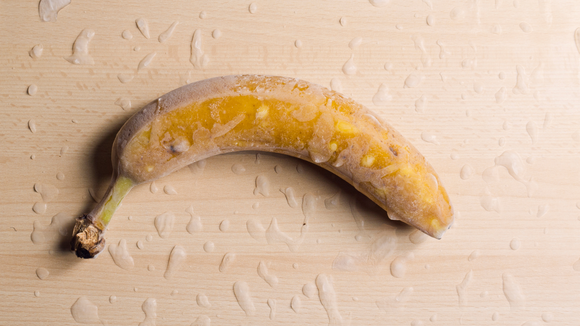Meu lanche da tarde mudou depois que eu vi no TudoGostoso a dica de congelar a banana inteira