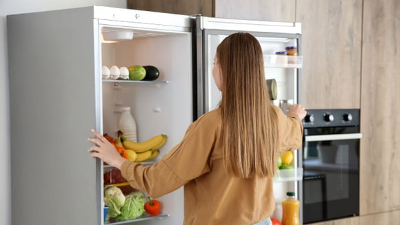 Um erro que aumenta a conta de luz: qual a distância certa entre a geladeira e a parede?