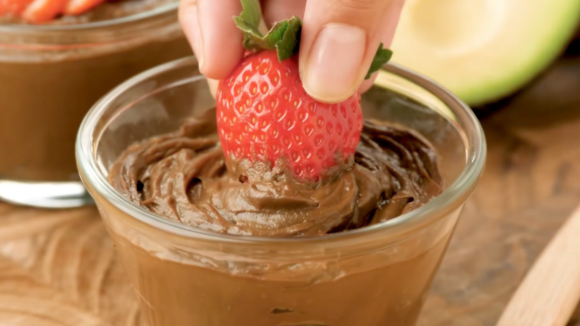 Nem ovo, nem creme de leite: a mousse de chocolate vegana mais fácil que já fiz derrete na boca