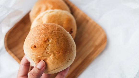 Pão sem forno em 6 minutos: uma receita saudável, fácil e rápida para o café da manhã ou um lanche