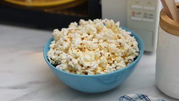 Como fazer com que todos os milhos da pipoca estourem? TudoGostoso ensina truque simples para aproveitar cada grão