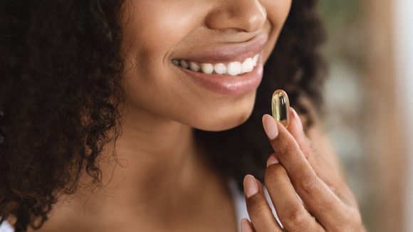 A vitamina que tem um papel crucial na saúde do cabelo: esse nutriente previne a alopecia, queda de cabelo e até caspa