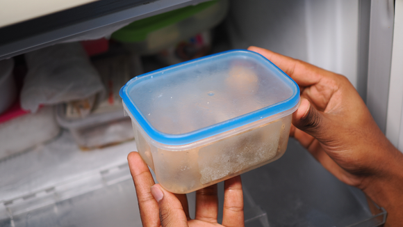 Segundo especialistas, por quantos dias o frango cozido pode ser armazenado na geladeira? O TudoGostoso tem a resposta!