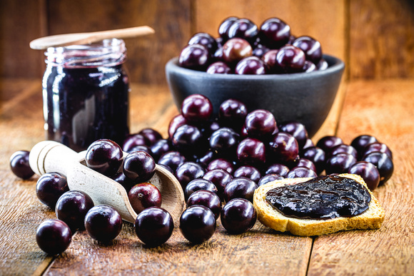 Jabuticaba é base para geleias, sucos e vinho. (Foto: Shutterstock)