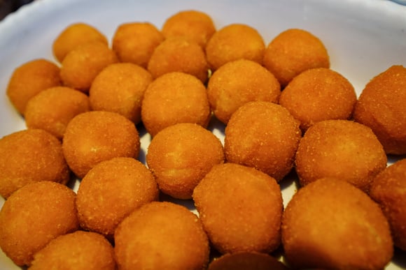 Receita de petisco viral do Tiktok vai deixar todo mundo apaixonado: aprenda como fazer azeitona empanada