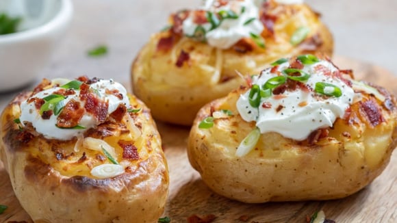 É assim que se faz batata recheada na airfryer para ficar saborosa: é muito mais fácil do que você pensa!