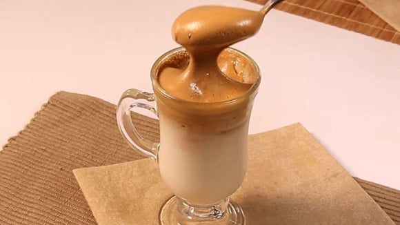 A receita de café que parou a internet em 2020 continua conquistando novos fãs por ser fácil e cremosa