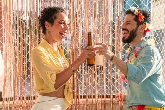 Carnaval sem dar PT: 4 conselhos profissionais para aproveitar a folia sem aquela ressaca que estraga a festa