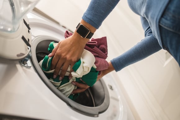 Afinal, é melhor mesmo lavar as roupas do avesso? Esses profissionais de lavanderia têm a resposta definitiva