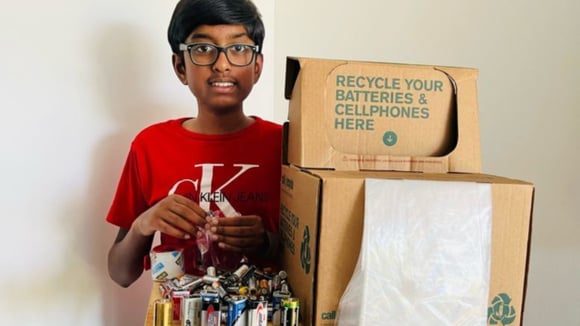 Aos 10 anos, menino criou sua própria ONG, transformou a reciclagem de baterias em uma iniciativa para reduzir os impactos ambientais e já recolheu mais de 625 mil unidades