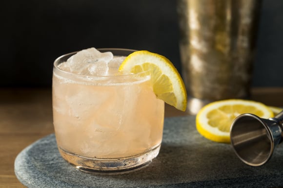 Drink Fitzgerald é aposta para o verão 2024: siga esses TRUQUES DE BARTENDER e arrase com esse clássico da coquetelaria