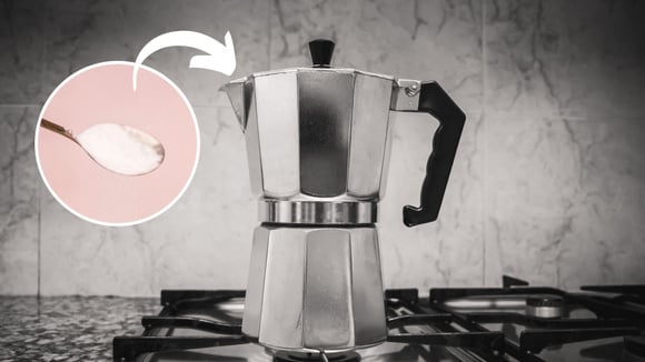 Pouca gente sabe: colocar uma colher de chá de açúcar antes de guardar a sua cafeteira Moka é um truque simples e genial