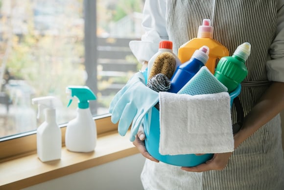 Nunca misture esses produtos de limpeza, você pode estar colocando a sua vida em risco!