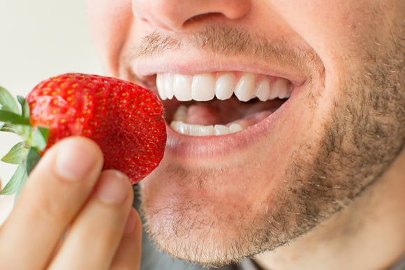Esses alimentos podem afetar diretamente na sua saúde bucal e você nem fazia ideia