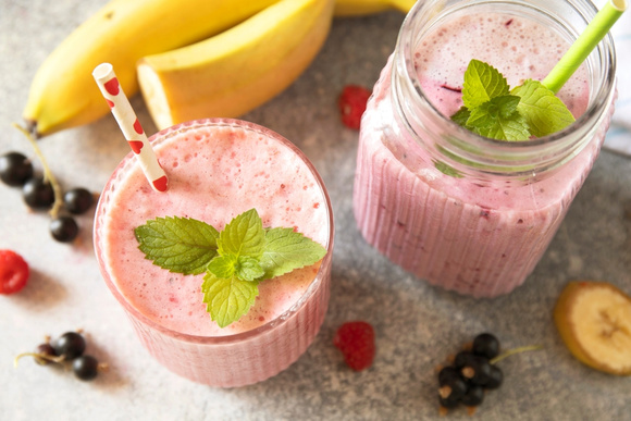 Sucos, smoothies e jejum líquido: as dietas detox realmente limpam o organismo?