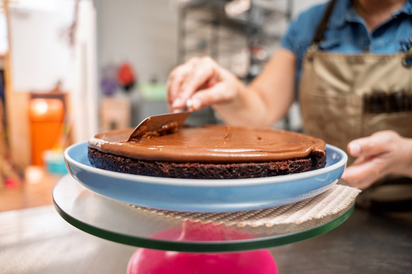 Aprendi no TudoGostoso o truque de adicionar esse ingrediente no bolo de chocolate para ele ficar mais intenso e molhadinho