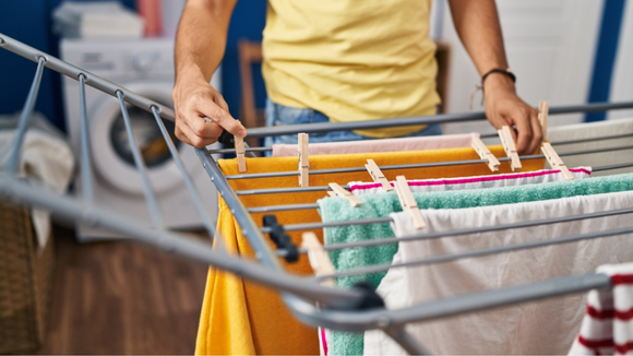Adeus ao tradicional e volumoso varal de secar roupa: a nova tendência seca as roupas em tempo recorde e será popular em 2025
