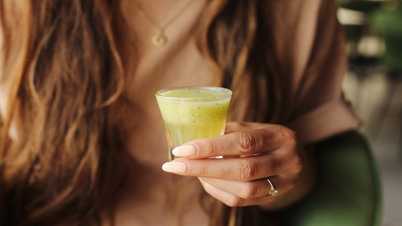 Azeite e limão todas as noites: será este o elixir da longevidade que você deveria experimentar?
