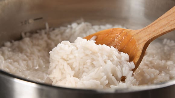 Essa é a quantidade certa de arroz que você deve fazer para não sobrar e ficar rolando na geladeira!