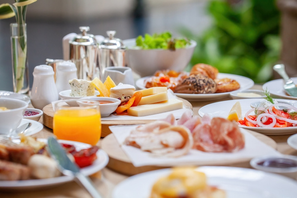 Prepare um brunch delicioso e variado para o Dia dos Namorados. (créditos: Shuttestock)