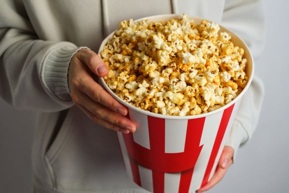 Benefícios da pipoca no lanche: o que acontece com o seu corpo se você comer do jeito certo
