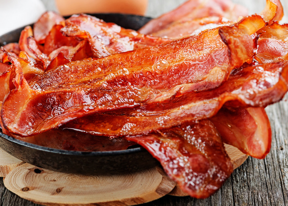 Pare já de comer bacon murcho! Aprenda o jeito certo de cozinhar para ficar sempre crocante