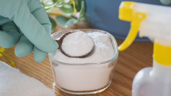 Como fazer bicarbonato de sódio caseiro usando apenas 2 ingredientes perfeito para usar na limpeza de casa