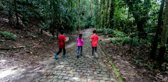 Programação do Dia das Crianças no “Parquinho Lage” terá atividades na área externa. (Foto: Escola de Artes Visuais/Divulgação)